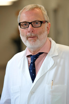 Portraitfoto von Prof. Dr. Dieter Ukena