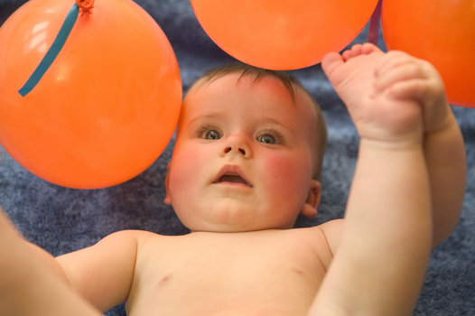 Baby mit Ballon