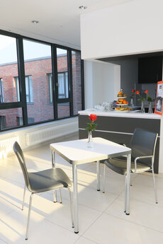 Bistrotisch im Launch Bereich