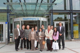 Besuchsdelegation vor dem klinikum Bremen-Mitte