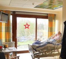 Patientenzimmer Palliativstation mit einem Bett