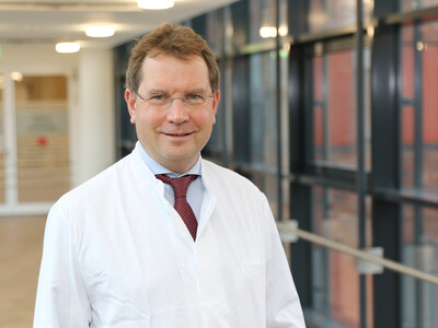 Portraitfoto Prof. Dr. Jens Lutz
