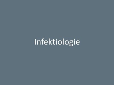 Graues Schild mit dem Schriftzug Infektiologie 