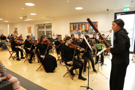 Foto des Konzertes im letzten Jahr mit Orchester und Oboe im Vordergrund