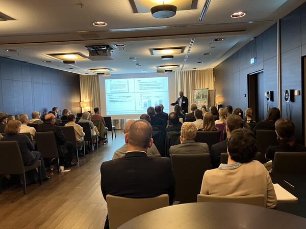 Blick in den Konferenzraum