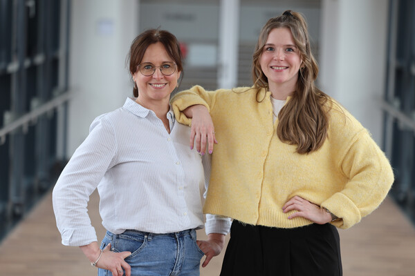 Gruppenfoto Solveig Riedel und Sarah Scharf