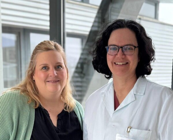 Portraitfoto von Tanja Warrelmann und Katja Fischer