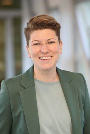 Portraitfoto Angela Schweitzer