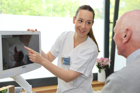 Wahlleistungsmanagerin erklärt das Patientencockpit