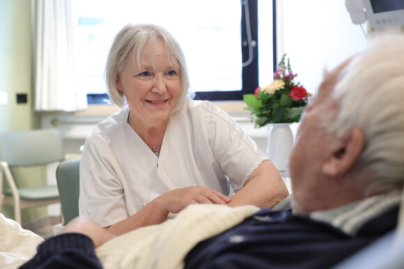 Wahlleistungsmanagerin im Patientengespräch