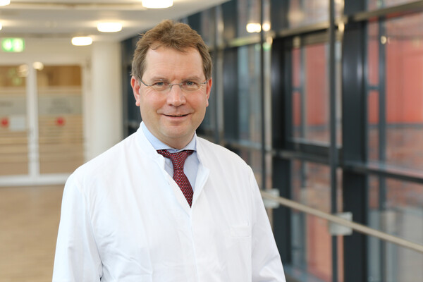 Portraitfoto Prof. Dr. Jens Lutz