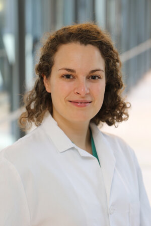 Portraitfoto Anne Spellmann in weißer Dienstkleidung